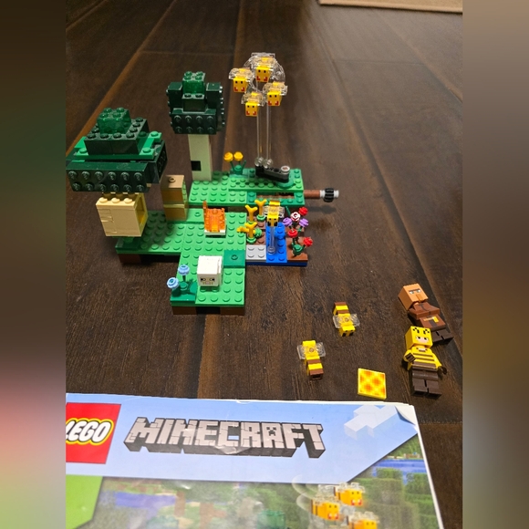 LEGO Minecraft Panda nursery  21158  Bee farm 21165 Retired figures toys movie - Picture 6 of 8